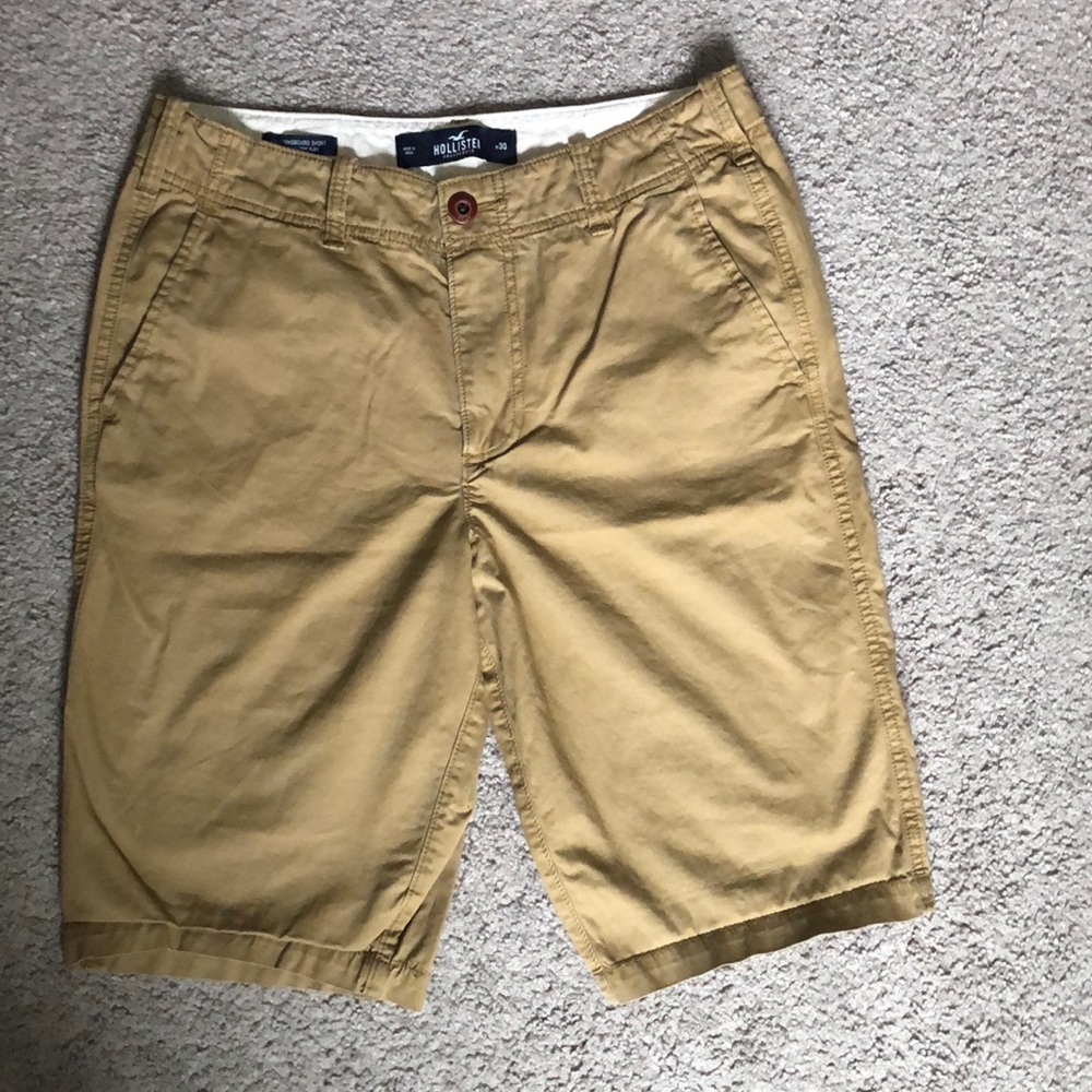 MENS KHAKI HOLLISTER SHORTS